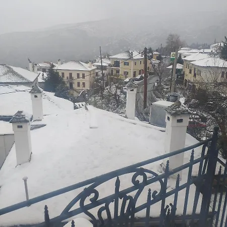παραδοσιακο σπιτι του 1892 εως 10 ατομα 度假居