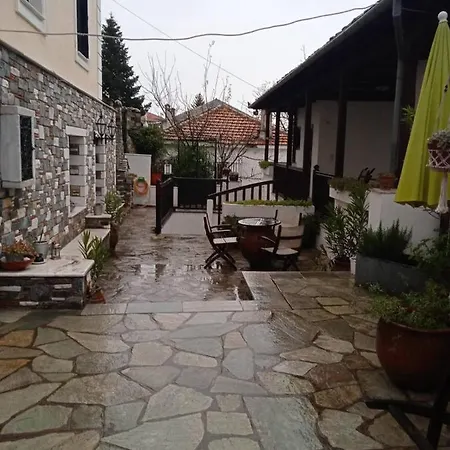 παραδοσιακο σπιτι του 1892 εως 10 ατομα 度假居