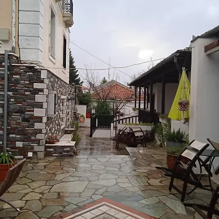 παραδοσιακο σπιτι του 1892 εως 10 ατομα *